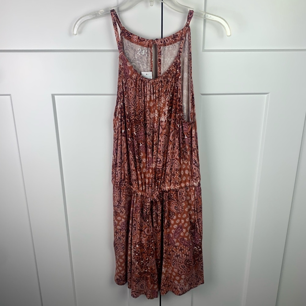 NWT Maurices Romper Medium Pink Brown Floral Paisley Shorts Pockets Festival - Picture 2 of 7